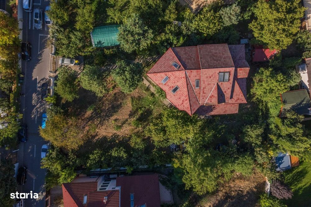 Proprietate Unica: 1.618 Mp Teren  In Pipera, Cu Vila Solida Si Gradin