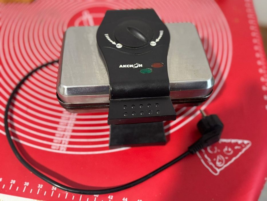 Вафельница для кухни