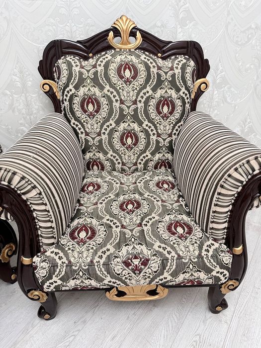 Мягкий уголок( диван, два кресла)