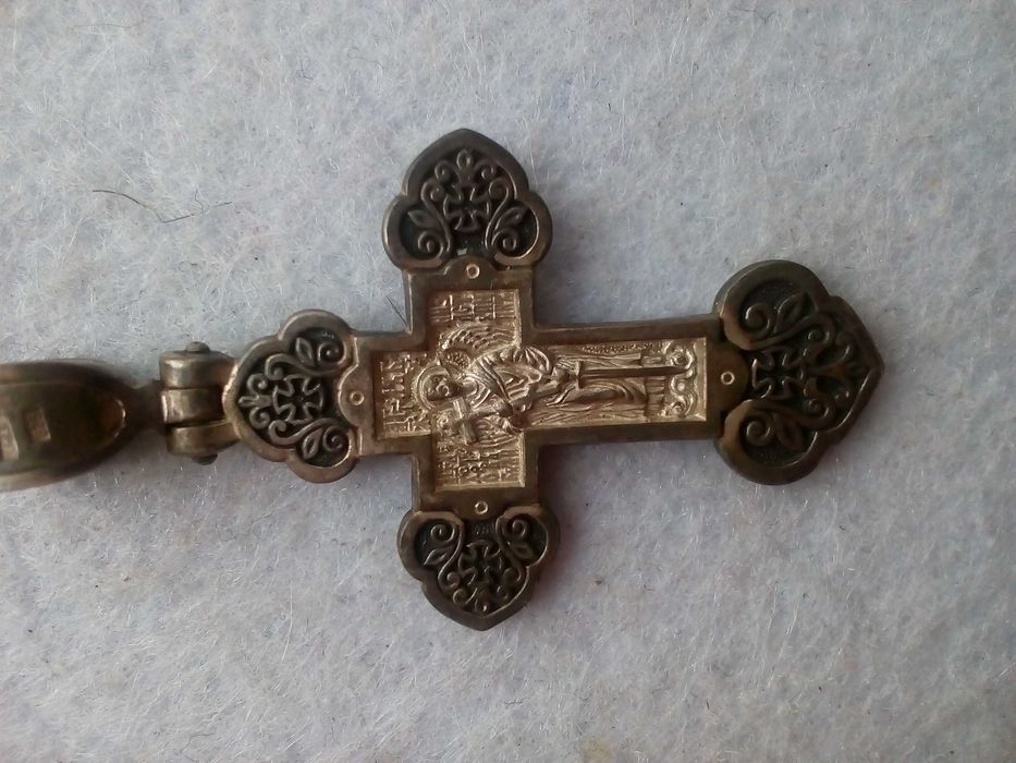 Продам крестик серебренный 925 проба.