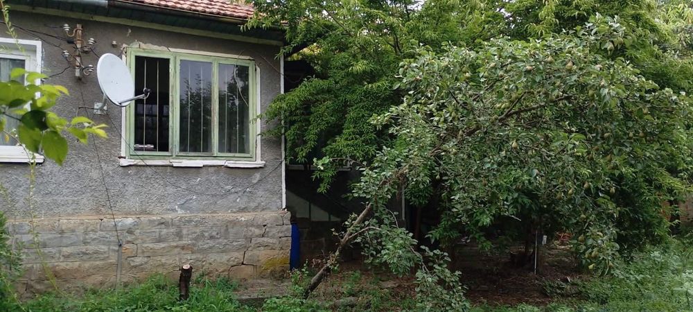 Продавам къща в село Сенник