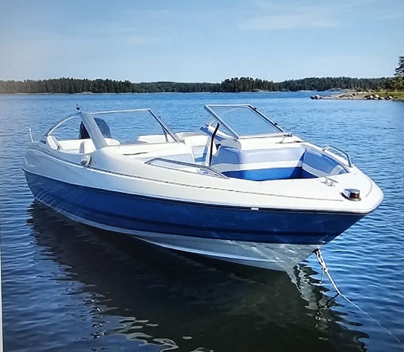 Vând barcă Bayliner