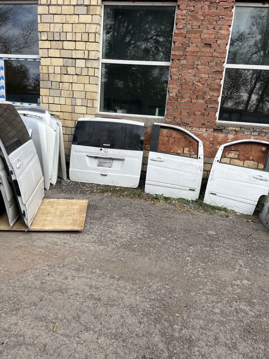 Крышка багажника дверь передняя боковая капот на мерседес виано