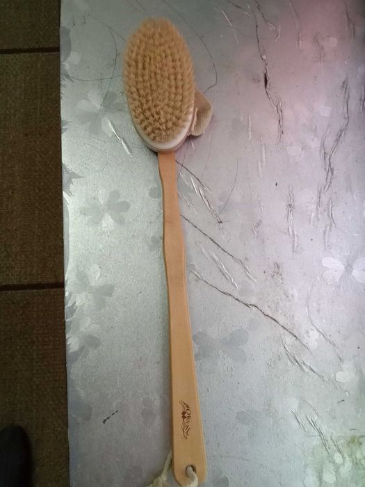 продается щетка,