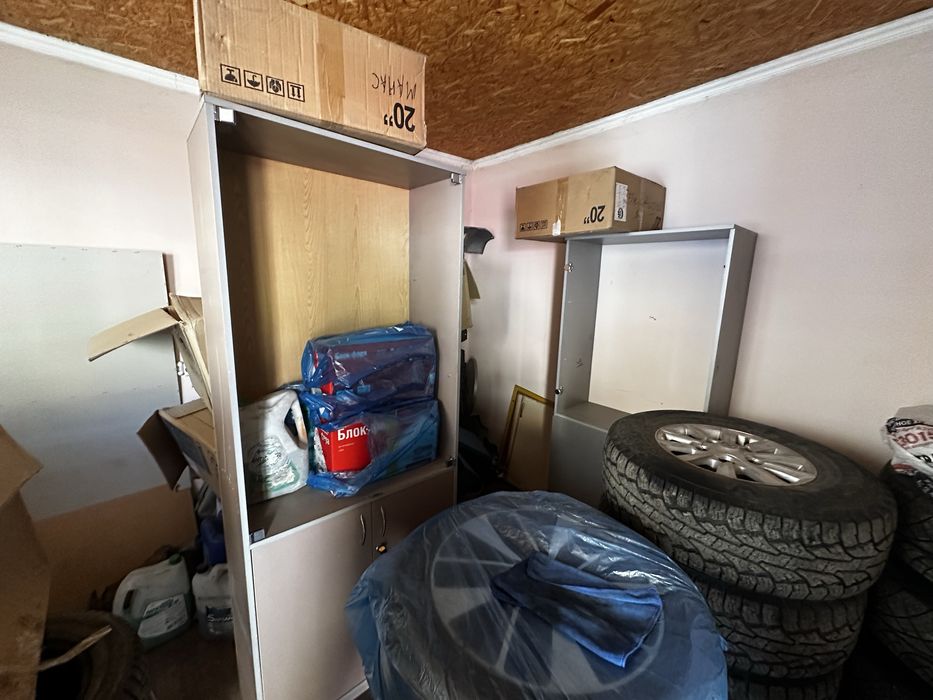 Продаются шкафы, столы, стулья