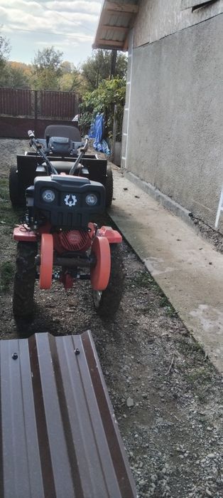 Vând schimb motocultor 13 cp +remorca