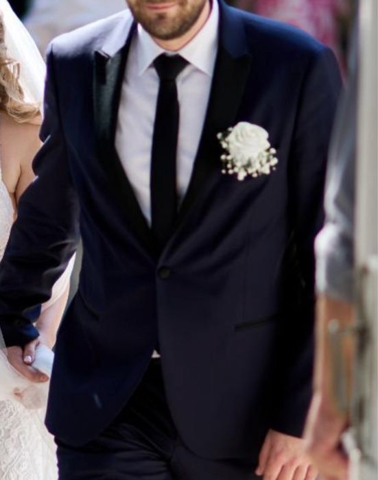 costum mire slim Bigotti bleumarin/ albastru slim 100% lana ca nou