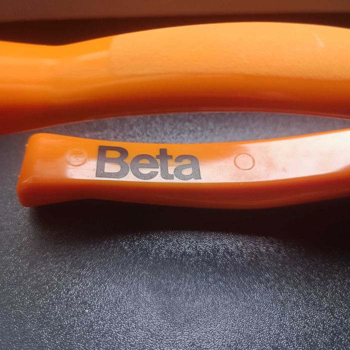 Итальянские профессиональные плоскогубцы Beta