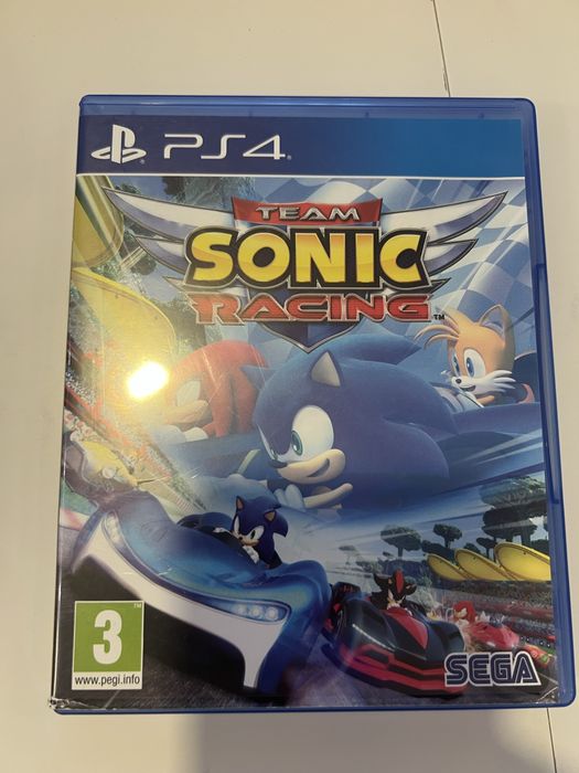 PlayStation 4 PS4 + 2 контролера + много игри