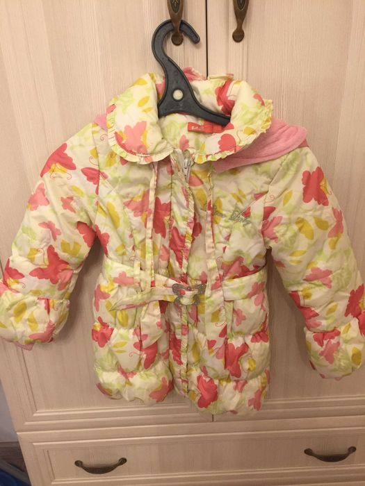 Продам - куртки на девочку