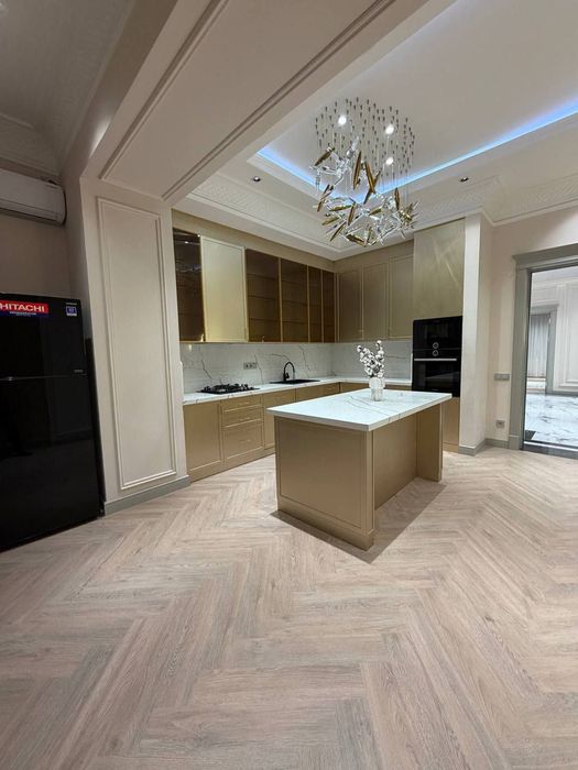 Продаётся 4/2/5 квартира на Ц1, банковский дом,ор Black Star Burger