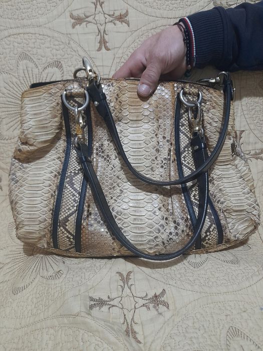 Vând geanta din piele de piton naturala