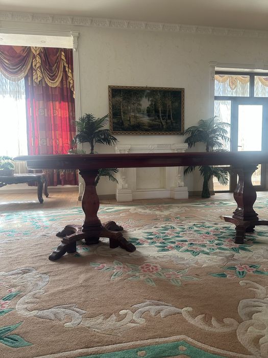 Стол для гостиной