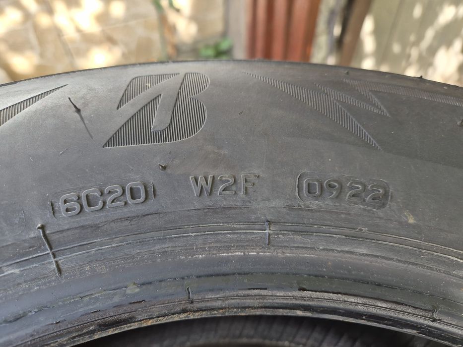 Anvelope de iarna  Bridgestone Blizzak Lm005
Dimensiuni: 205/60/R16
Pret 200 de lei
