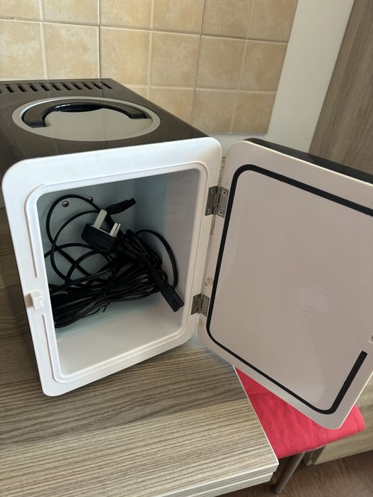 Mini frigider auto si la priza