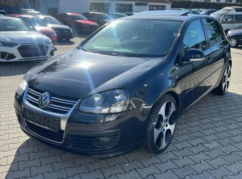 • Продавам голф 5 на ЧАСТИ 1.9tdi 105кс. BKC
Имам още над 17 Голф 5ци