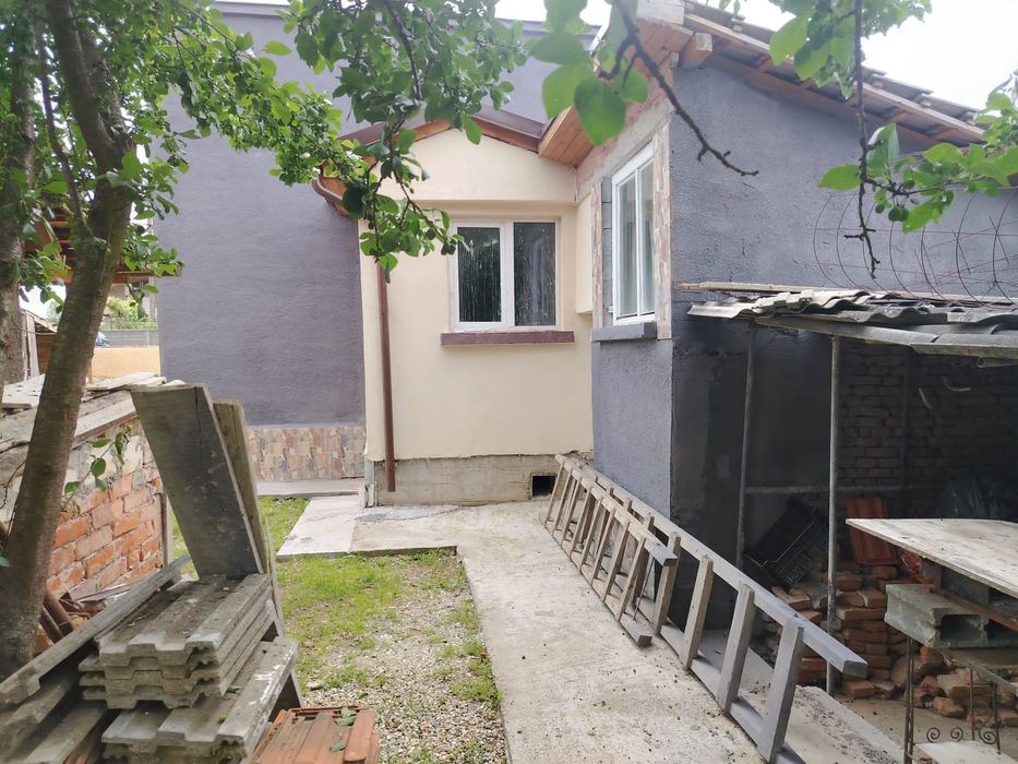 Vând casa în Simeria