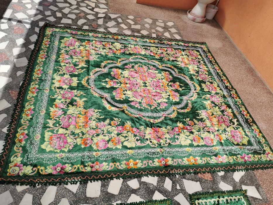 Carpeta de perete cu doua fete de perna