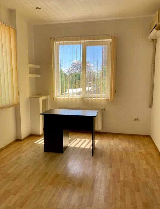Inchiriez Cladire Birouri cu Garaje si Curte Interioara/ Fara Agentii