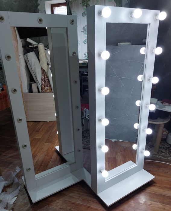 Зеркало с лампочками. Гримёрное зеркало.