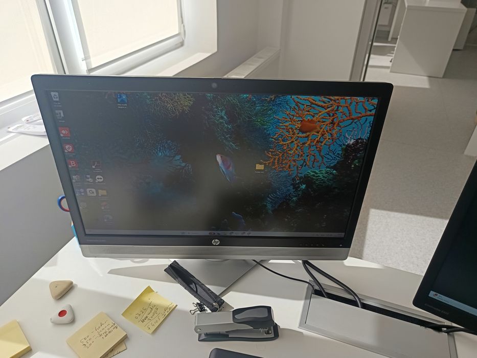 Monitoare HP pentru PC de 24 și 22 inch