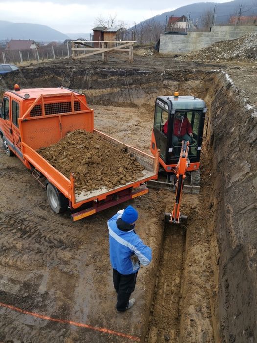 Miniexcavator de inchiriat