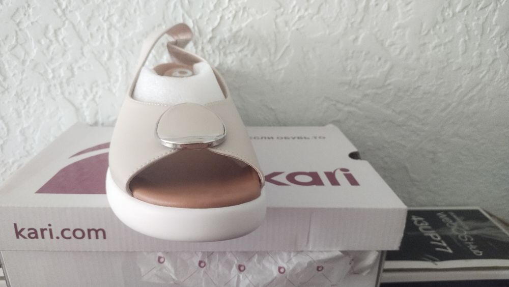 Продам женские босоножки