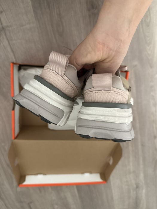 Кроссовки nike новые практически