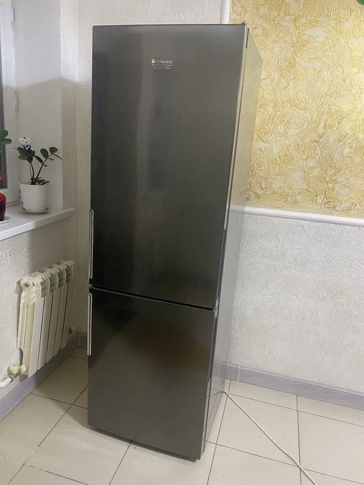 Холодильник марки Ariston
