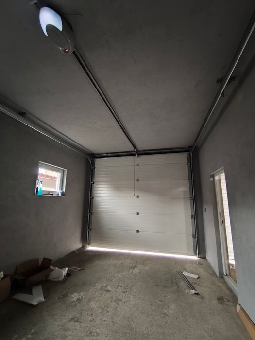 Poarta de garaj/ usa pentru garaj/ usi secționale/ usa industriala/