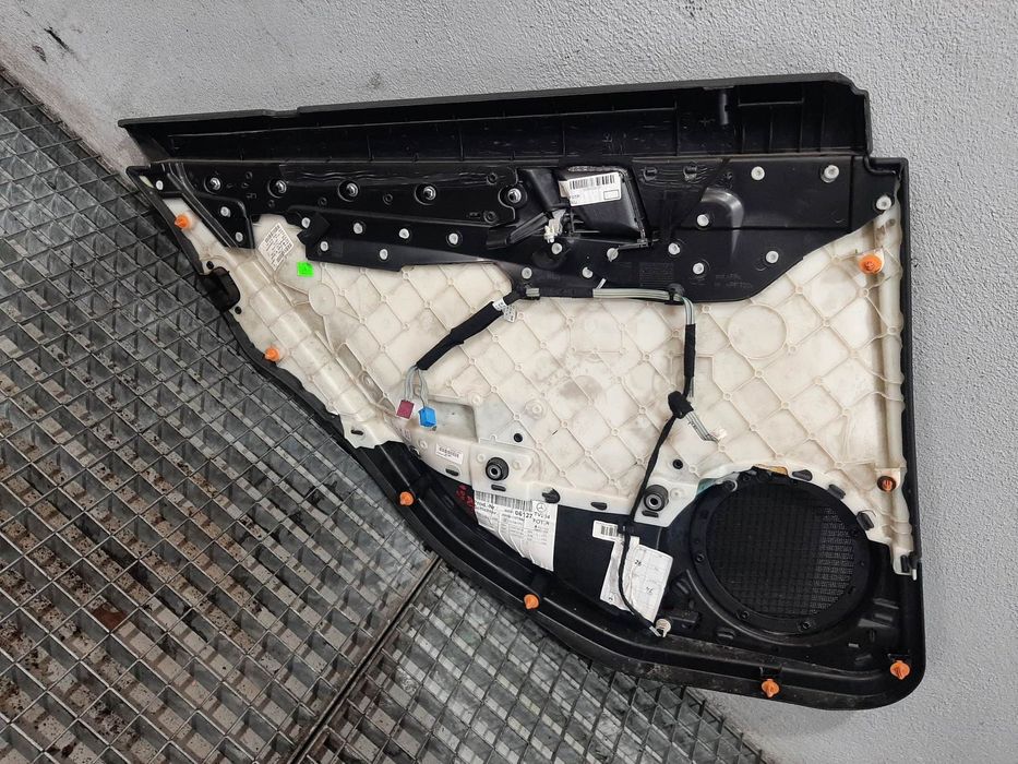 fata tapiterie usa dreapta spate mercedes c-class w204 limuzina