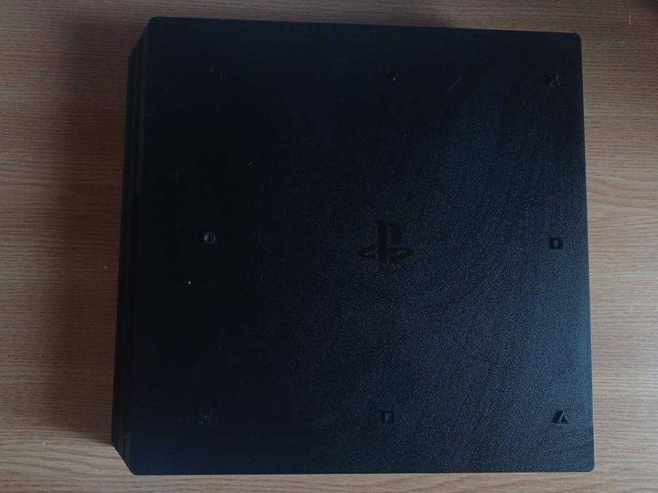 PS4 Pro 1TB – Stare foarte bună