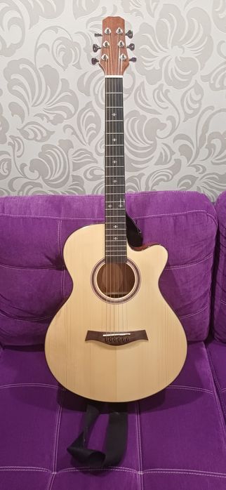 Продам гитару 30тыс.