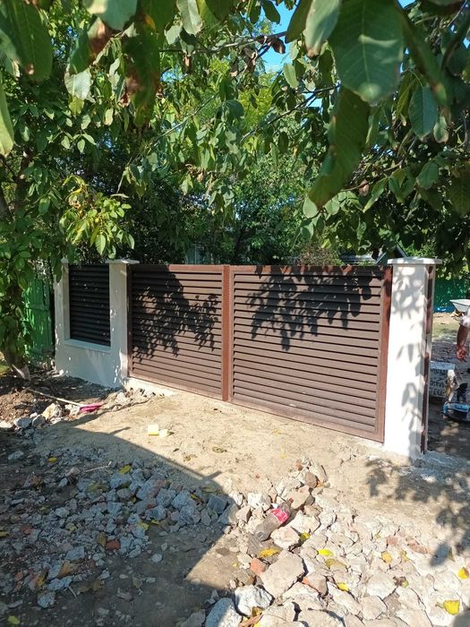 Garduri si porti stil jaluzea, sipca metalica, tabla cutata