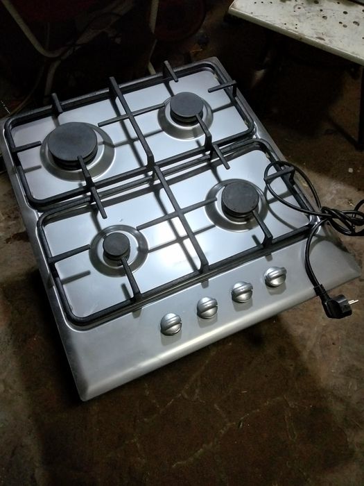 Газ плита  четырёх камфорочная вставная можно просто ставить на любой