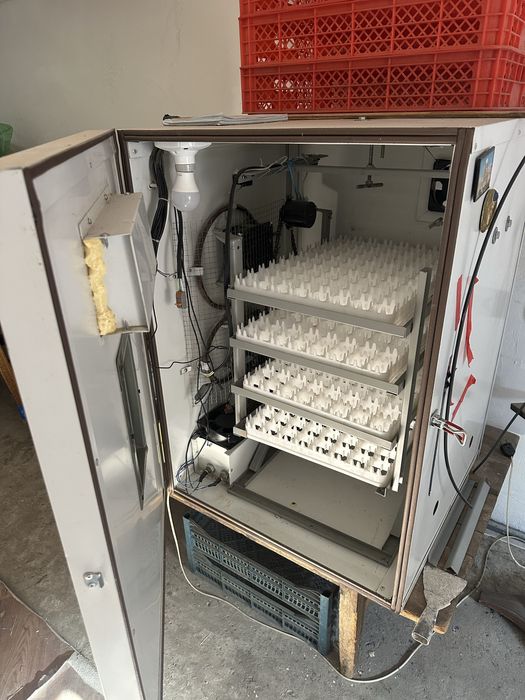 Inkubator sotiladi avtomat o’zi o’chib chiqadi