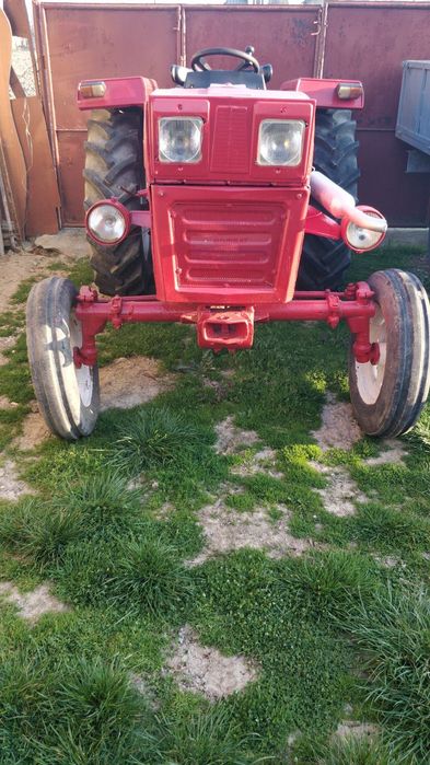 Vând tractor u445