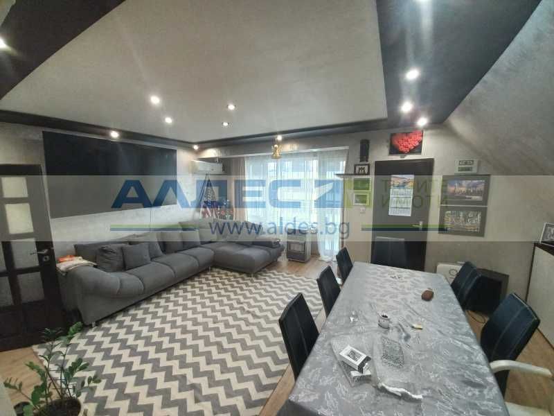 Продава се Тристаен апартамент в София, Витоша - 120 кв.м за 2917 €/кв.м - Снимка #2