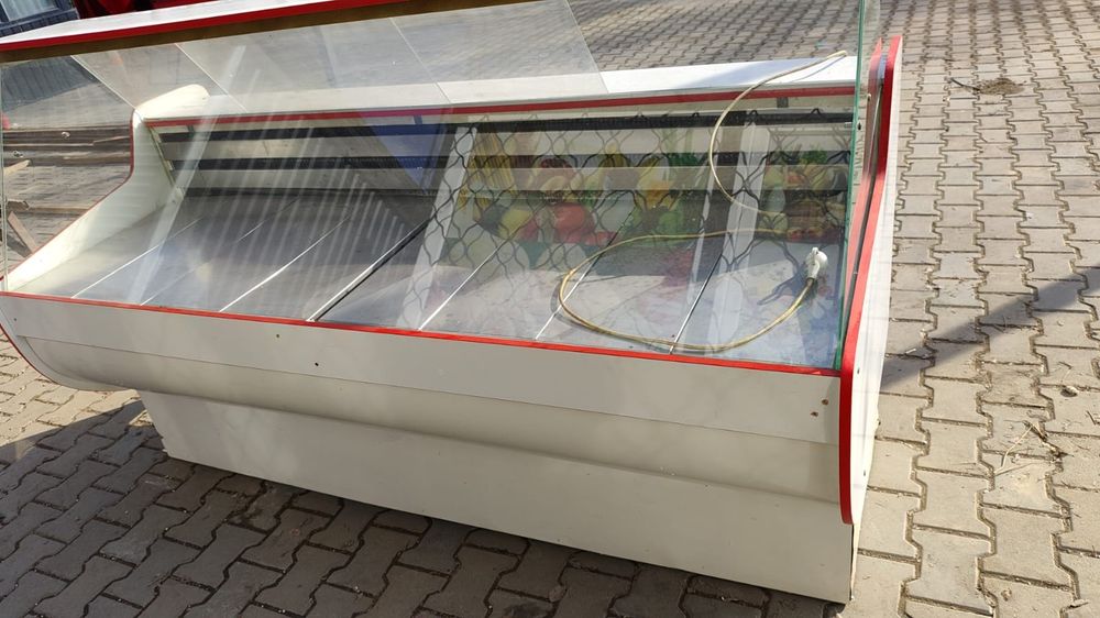 Витринный холодильник