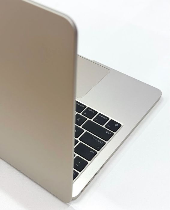 13” MacBook Air 2023 • procesor M2 • ca NOU • 96% Bateria