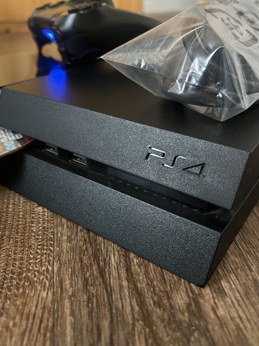 Playstation 4 продам