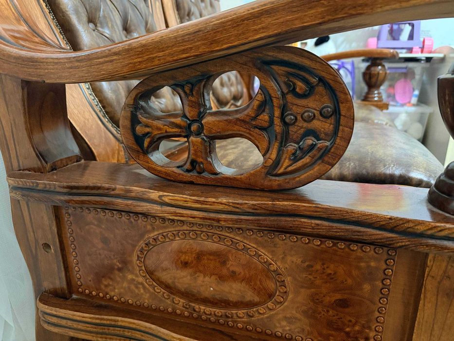 Продается роскошная антикварная мягкая мебель в гостиную