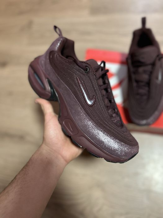 Adidași Nike Air – NOI, în cutie