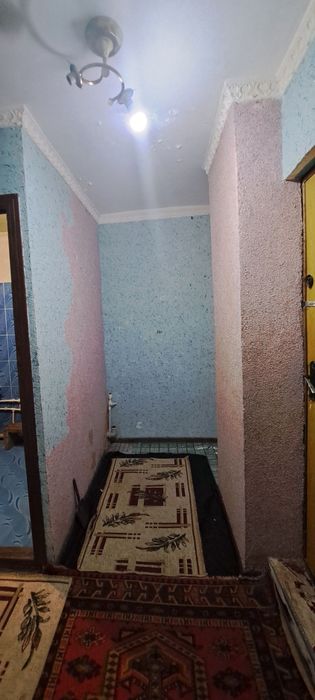 КВАРТИРА ИЖАРАГА БЕРИЛАДИ!
 Манзил: Чирчиқ шахар
2-микрараён хавас 
 1