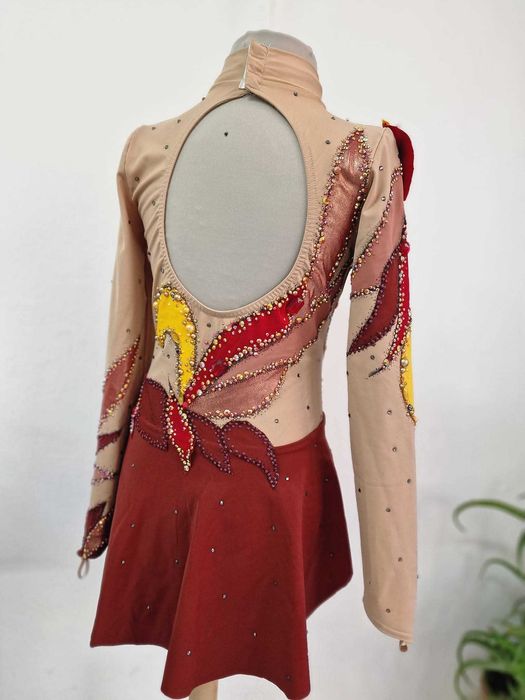 Рокля за фигурно пързаляне