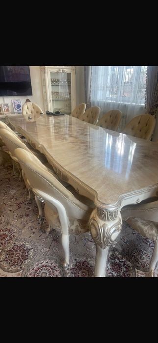 Диван стол и стулья