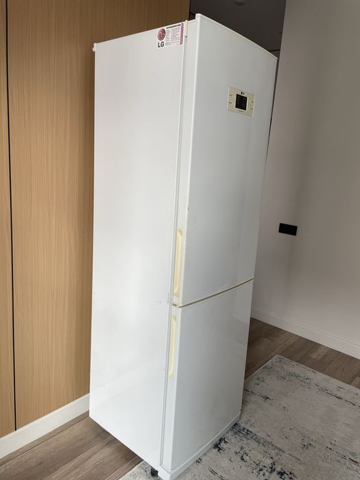 Продам холодильник LG