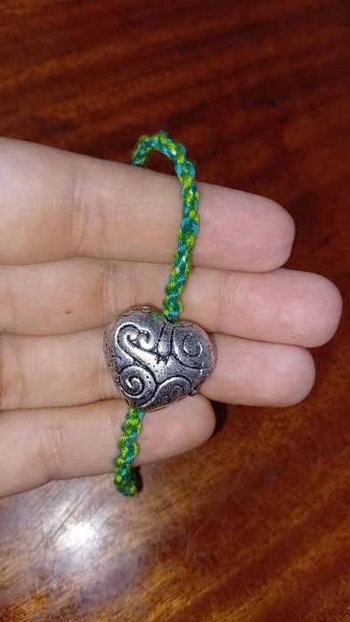 Продам браслет вязанный