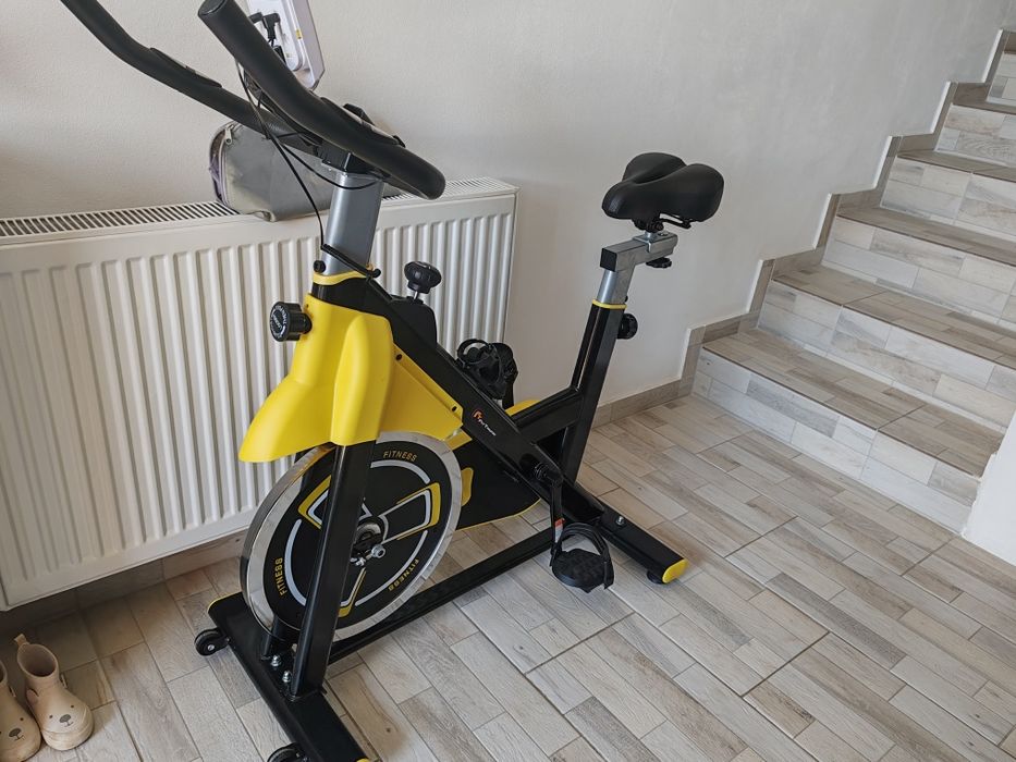 Bicicleta indoor cycling FitTronic® SB5000, Fitshow app, afisaj inclus, volanta 10 kg