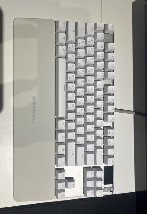 Steelseries apex 7 tkl (GHOST EDITION) red switch